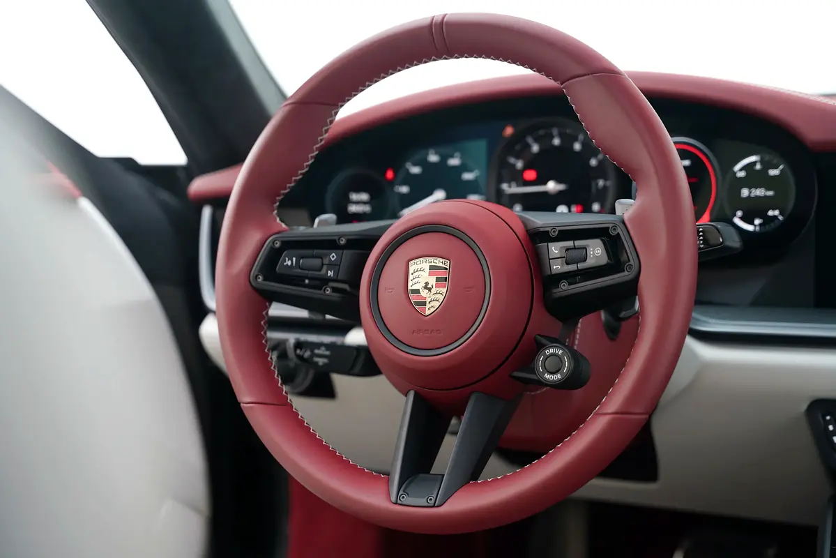 PORSCHE Carrera / 911 Carrera S 2024 - photo 7 - Import Émirats | International Cars