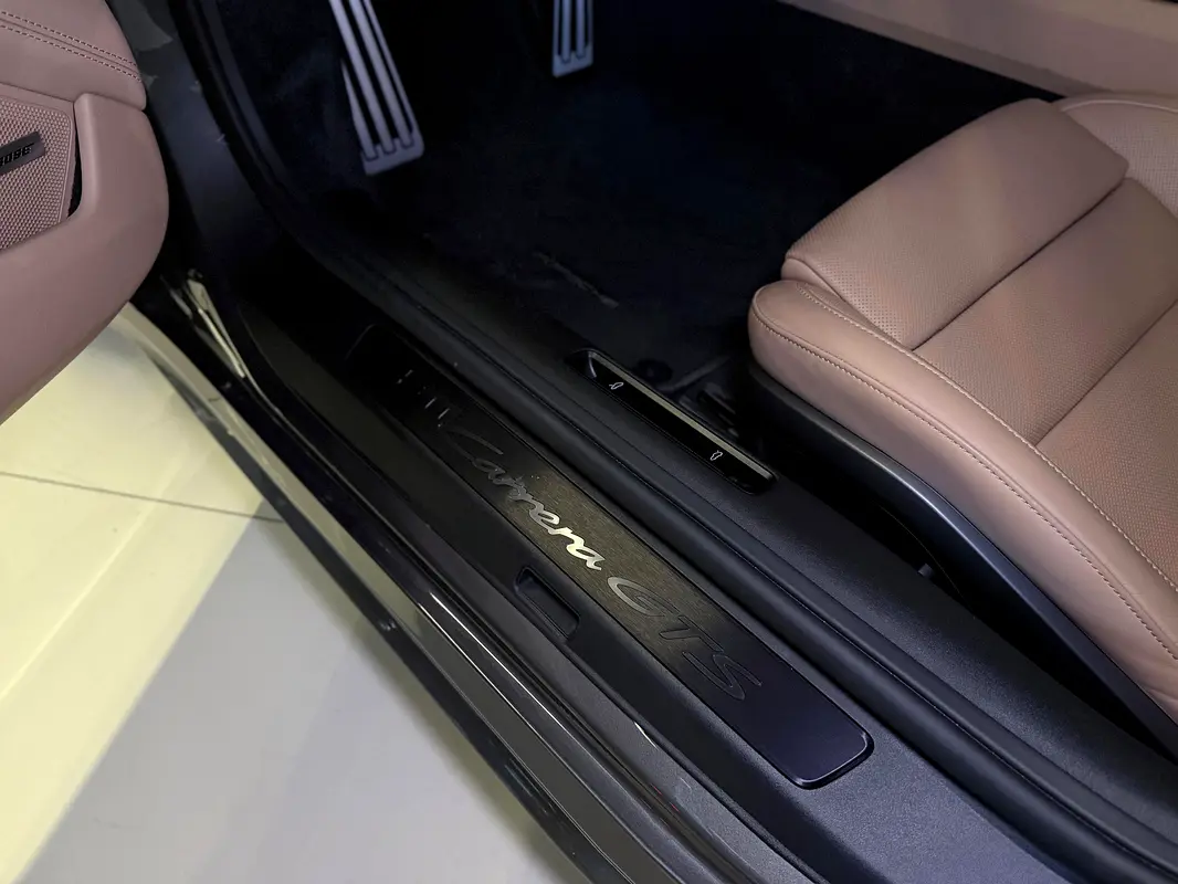 PORSCHE Carrera / 911 GTS 2024 - photo 12 - Import Émirats | International Cars