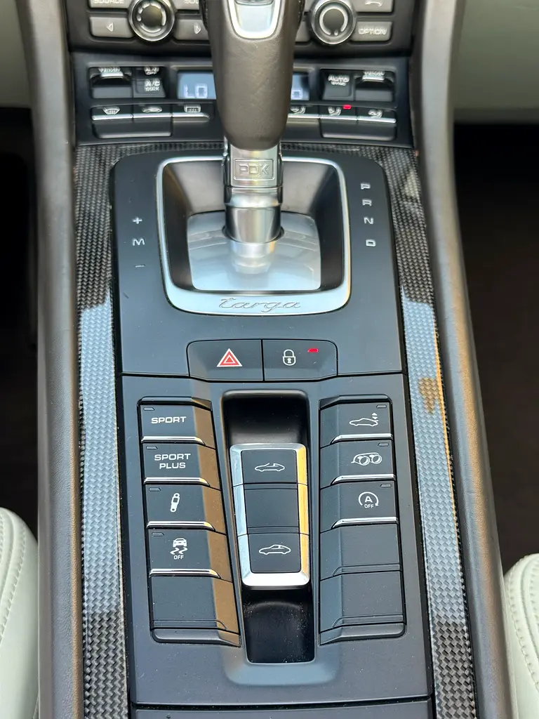 PORSCHE Carrera / 911 Targa 4S 2015 - photo 12 - Import Émirats | International Cars
