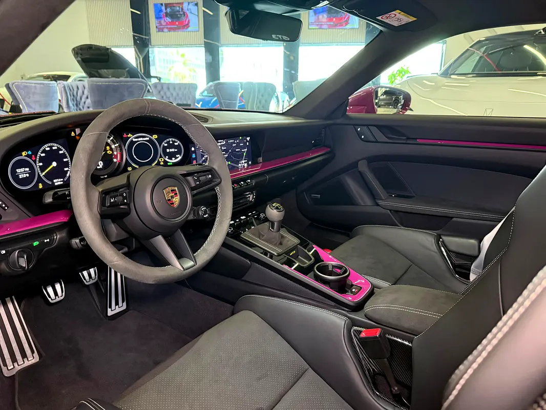 PORSCHE Carrera / 911 GT3 2023 - photo 10 - Import Émirats | International Cars