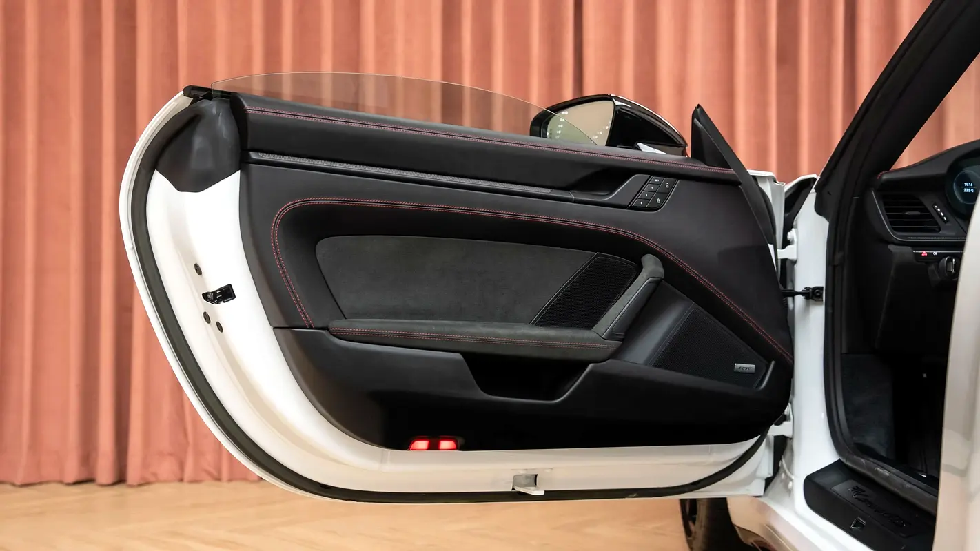 PORSCHE Carrera / 911 GTS 2023 - photo 10 - Import Émirats | International Cars