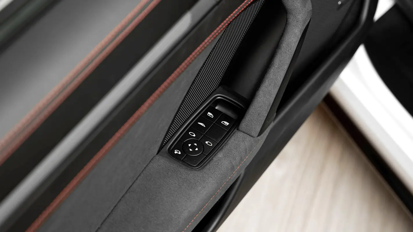 PORSCHE Carrera / 911 GTS 2023 - photo 11 - Import Émirats | International Cars