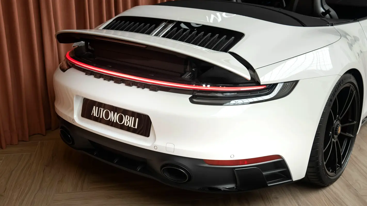 PORSCHE Carrera / 911 GTS 2023 - photo 9 - Import Émirats | International Cars