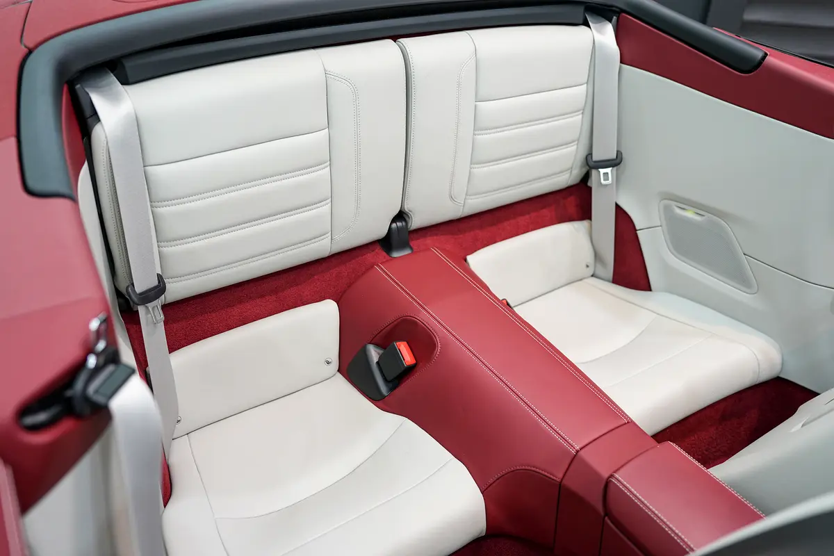 PORSCHE Carrera / 911 Turbo S 2021 - photo 11 - Import Émirats | International Cars