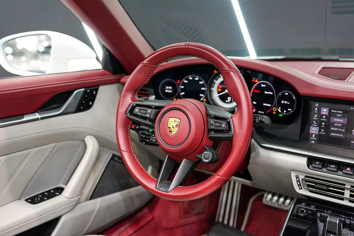 PORSCHE Carrera / 911 Turbo S 2021 - photo 6 - Import Émirats | International Cars