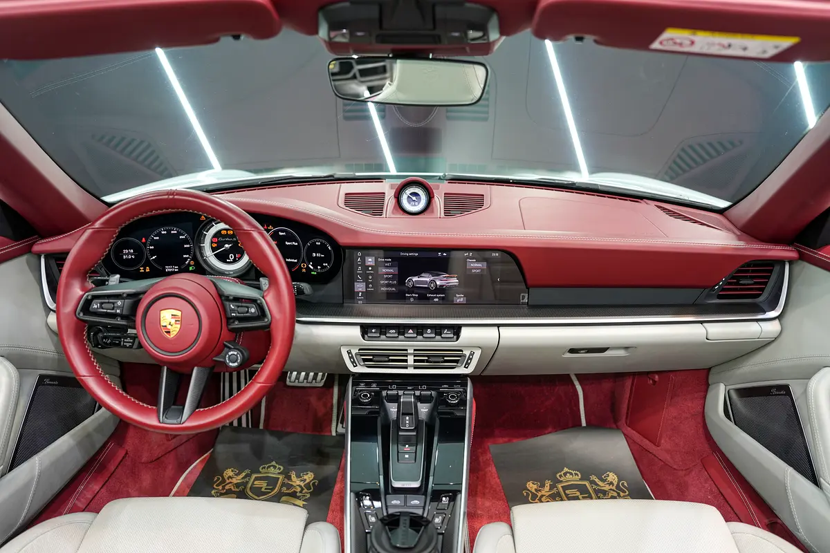 PORSCHE Carrera / 911 Turbo S 2021 - photo 8 - Import Émirats | International Cars