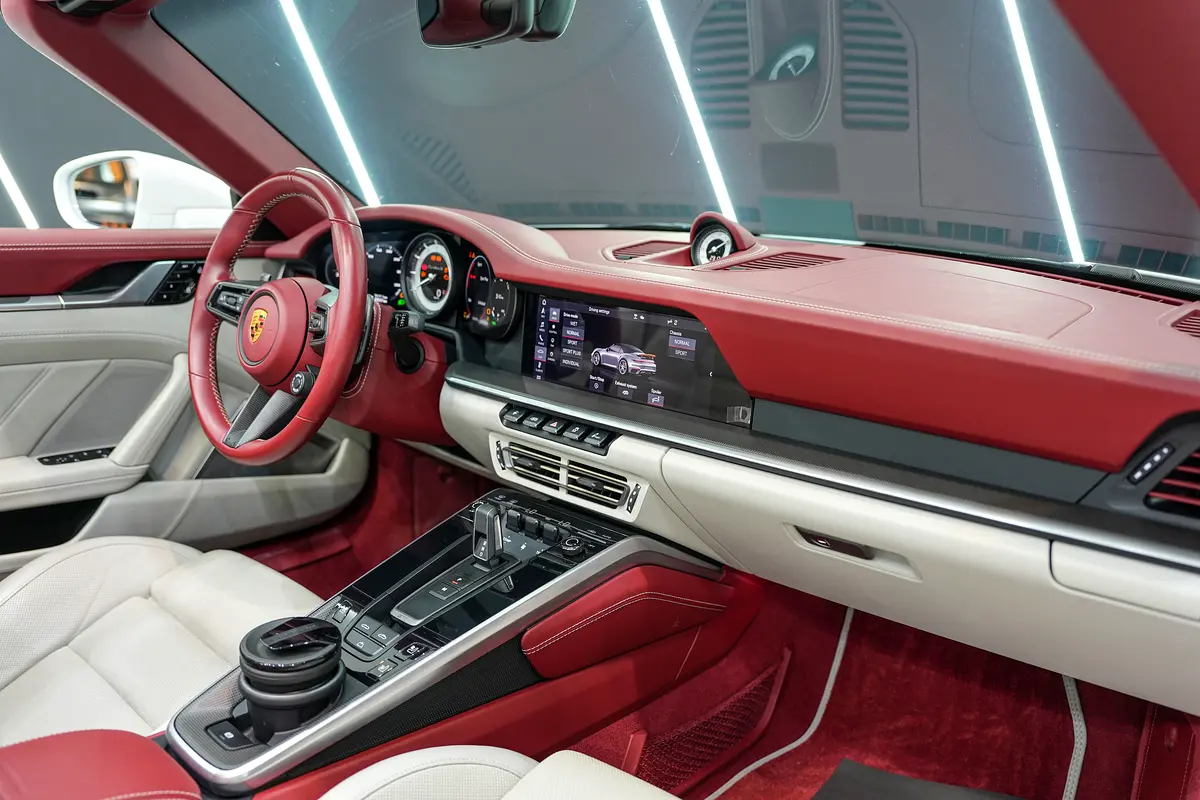 PORSCHE Carrera / 911 Turbo S 2021 - photo 9 - Import Émirats | International Cars