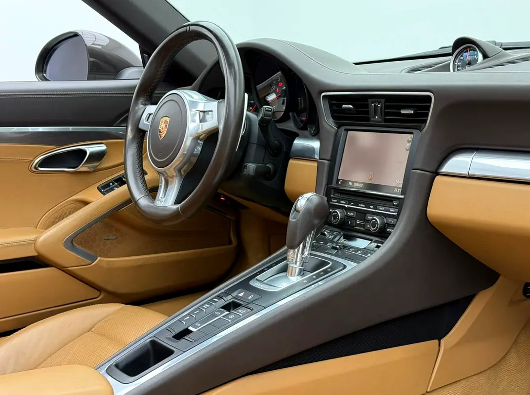 PORSCHE Carrera / 911 Targa 4S 2015 - photo 11 - Import Émirats | International Cars