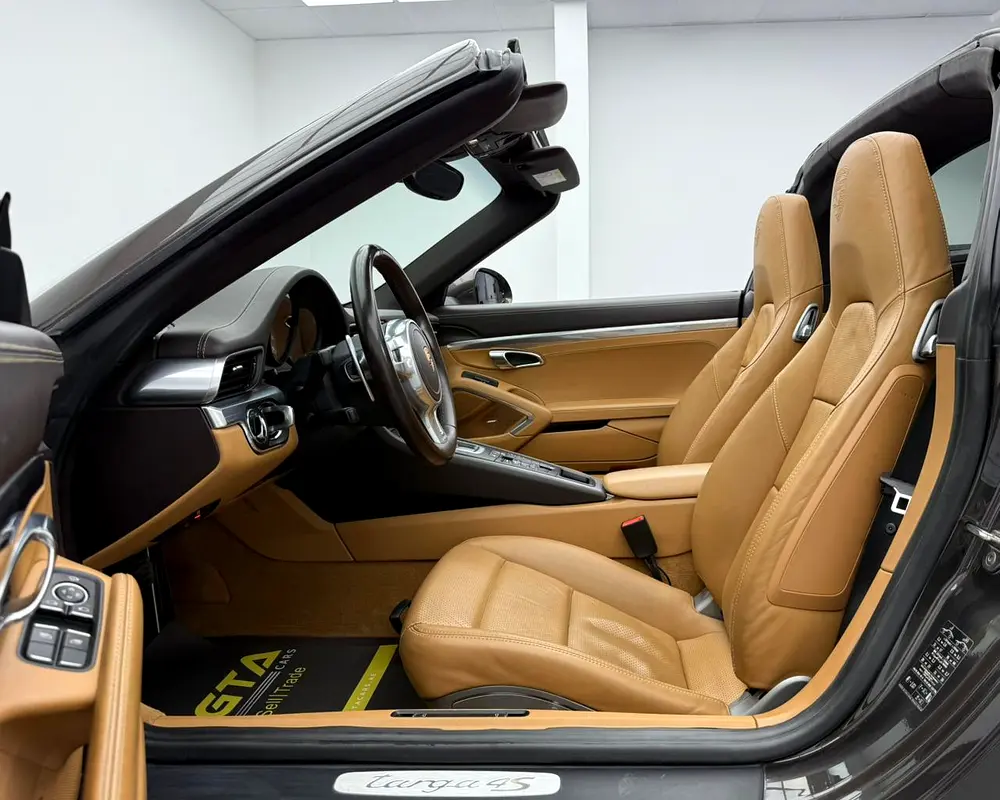 PORSCHE Carrera / 911 Targa 4S 2015 - photo 12 - Import Émirats | International Cars