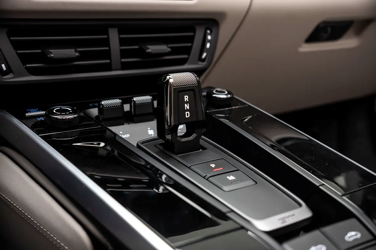 PORSCHE Carrera / 911 GTS 2026 - photo 11 - Import Émirats | International Cars