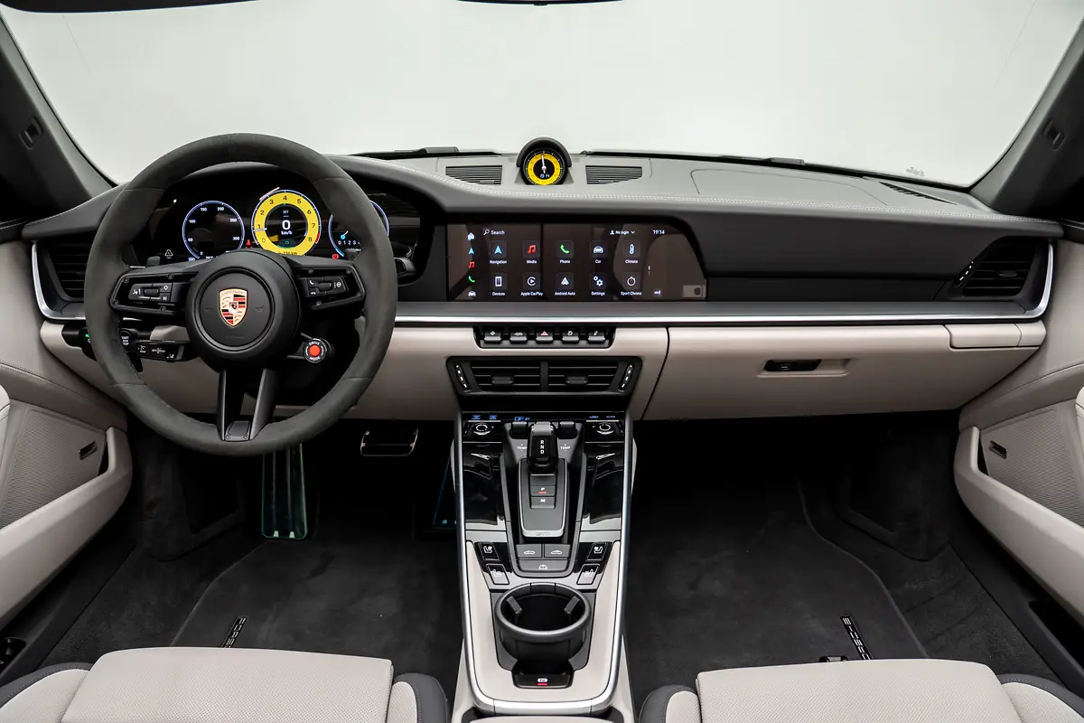 PORSCHE Carrera / 911 GTS 2026 - photo 8 - Import Émirats | International Cars