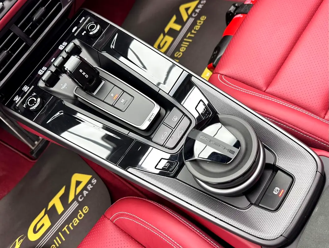 PORSCHE Carrera / 911 2025 - photo 11 - Import Émirats | International Cars