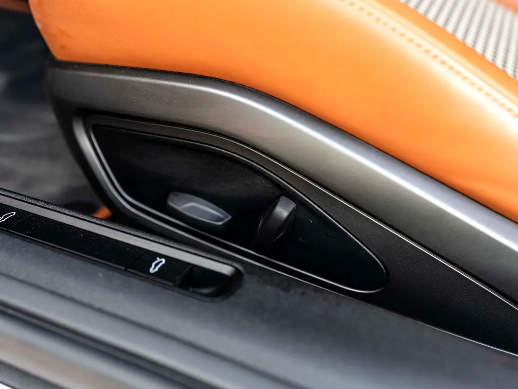 PORSCHE Carrera / 911 Carrera S 2024 - photo 10 - Import Émirats | International Cars