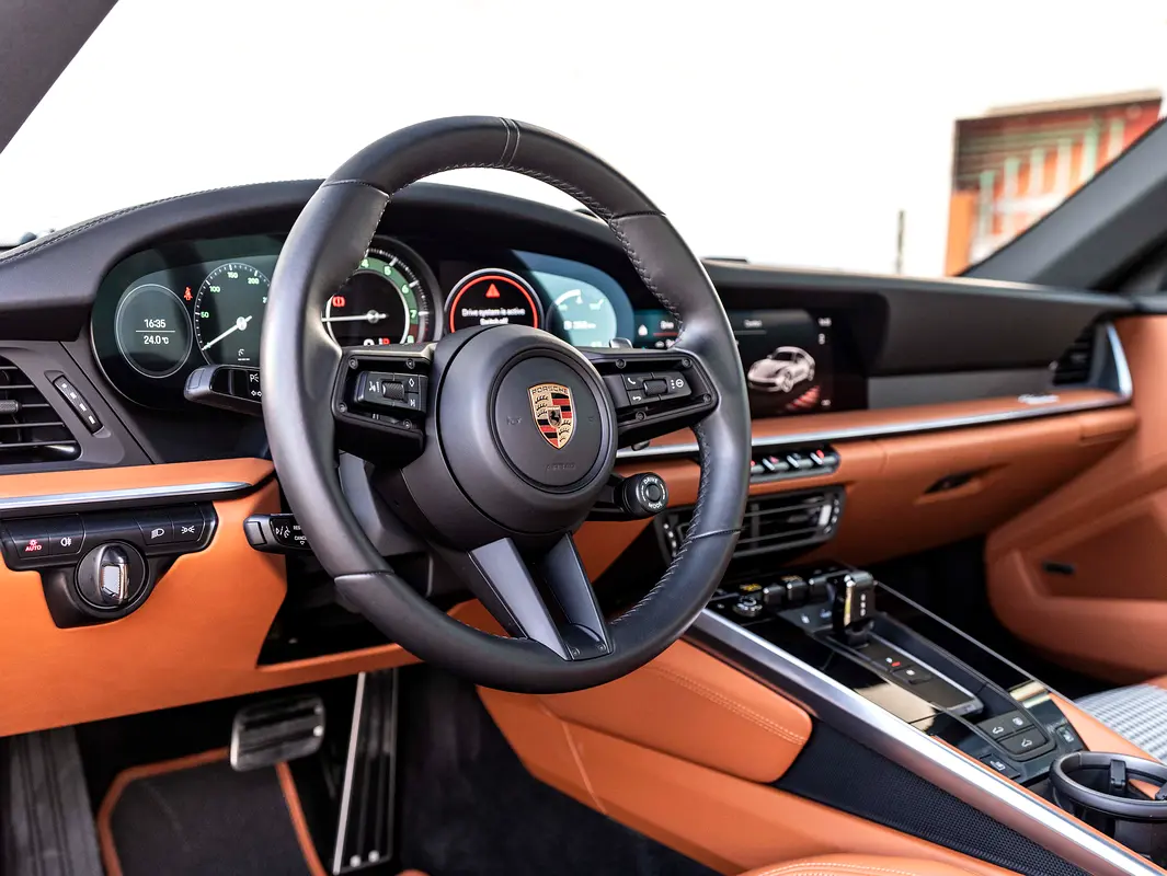 PORSCHE Carrera / 911 Carrera S 2024 - photo 7 - Import Émirats | International Cars
