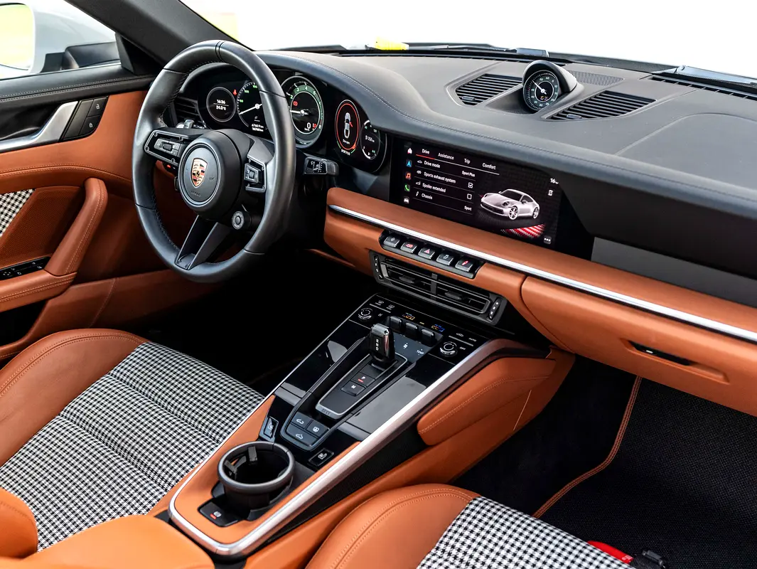 PORSCHE Carrera / 911 Carrera S 2024 - photo 8 - Import Émirats | International Cars