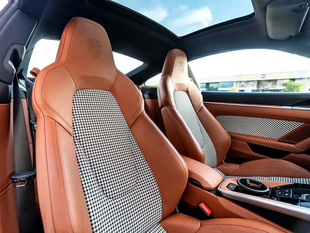 PORSCHE Carrera / 911 Carrera S 2024 - photo 9 - Import Émirats | International Cars