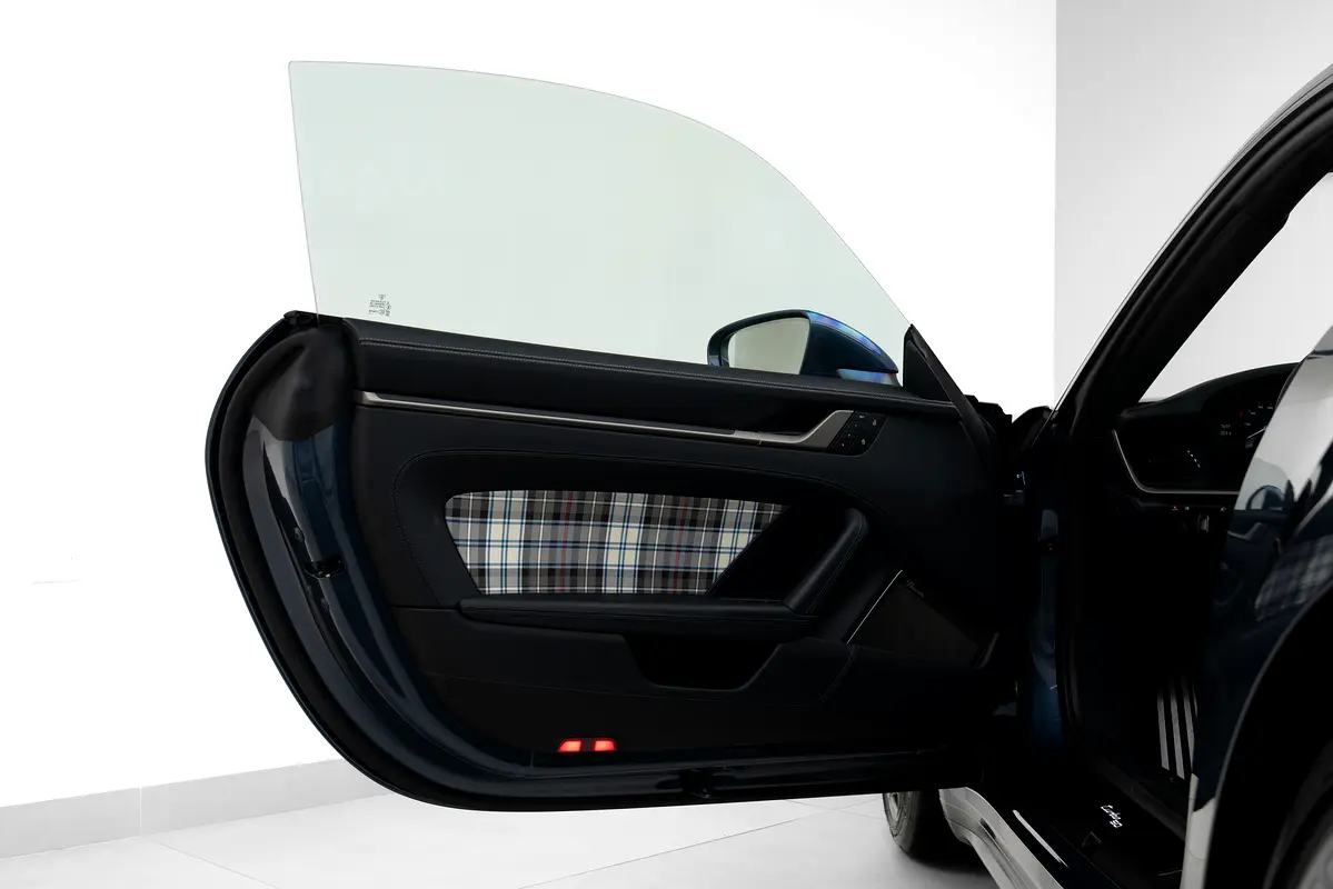 PORSCHE Carrera / 911 Turbo S 2025 - photo 6 - Import Émirats | International Cars