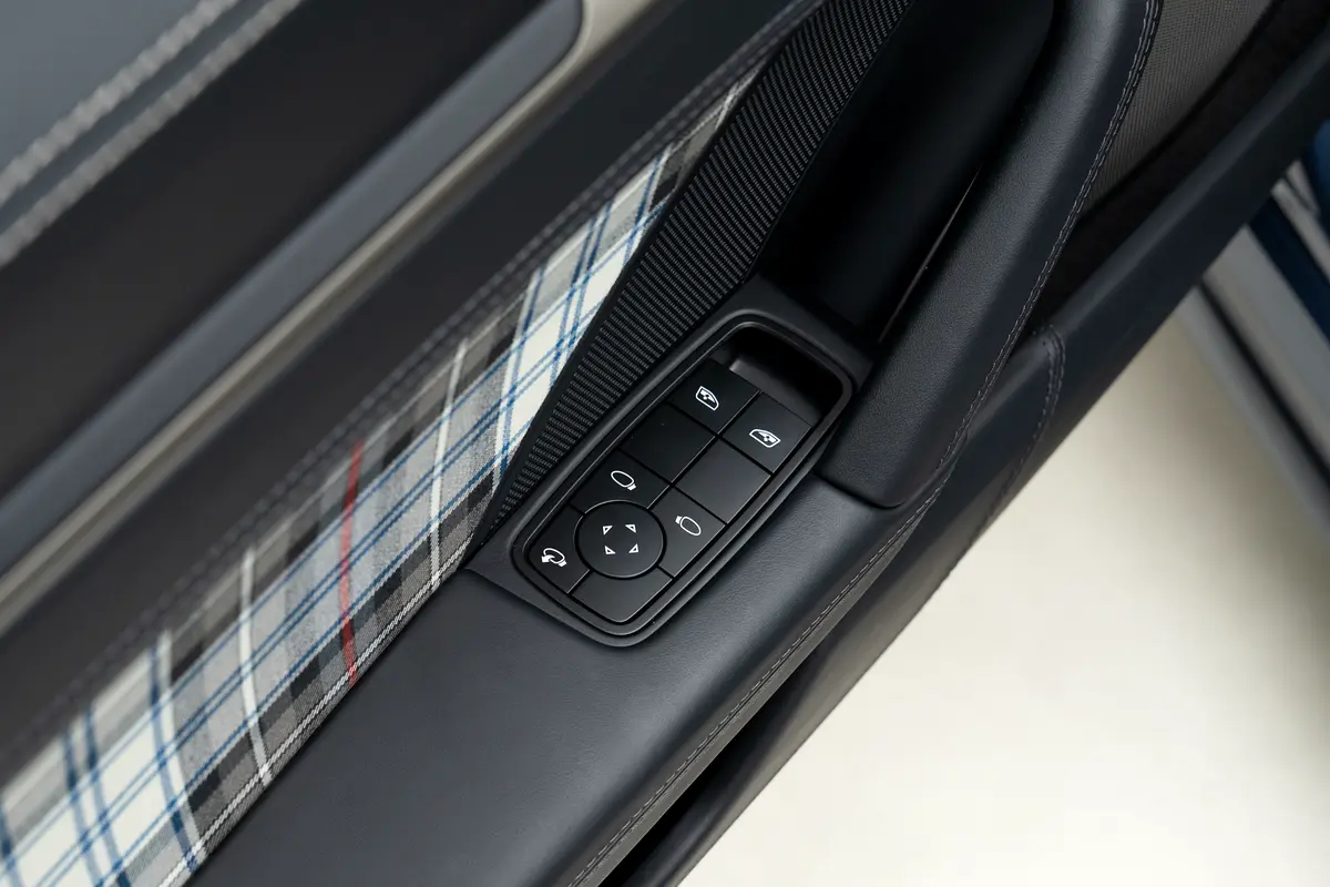 PORSCHE Carrera / 911 Turbo S 2025 - photo 7 - Import Émirats | International Cars