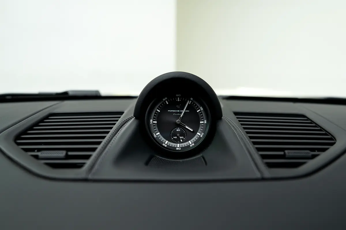 PORSCHE Carrera / 911 Turbo S 2025 - photo 8 - Import Émirats | International Cars