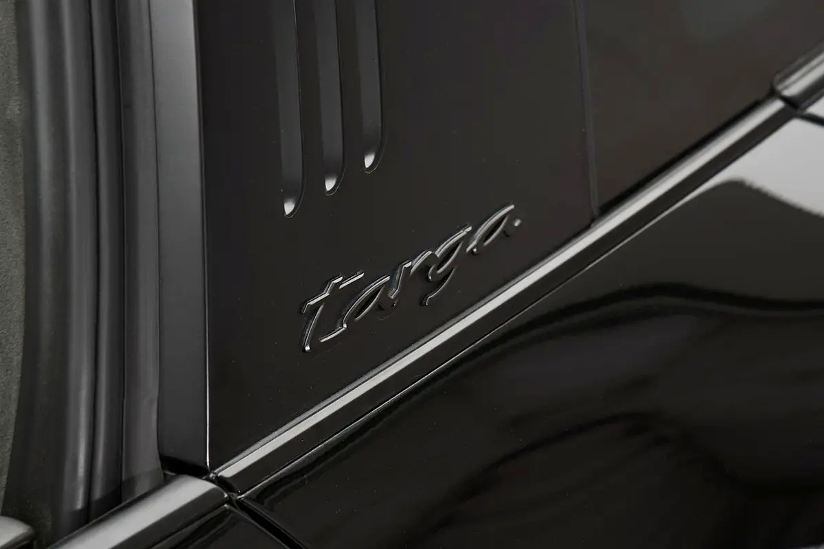 PORSCHE Carrera / 911 Targa 4 GTS 2023 - photo 10 - Import Émirats | International Cars