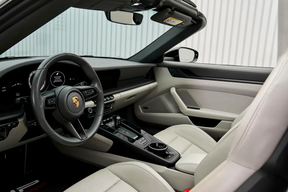 PORSCHE Carrera / 911 Targa 4 GTS 2023 - photo 12 - Import Émirats | International Cars