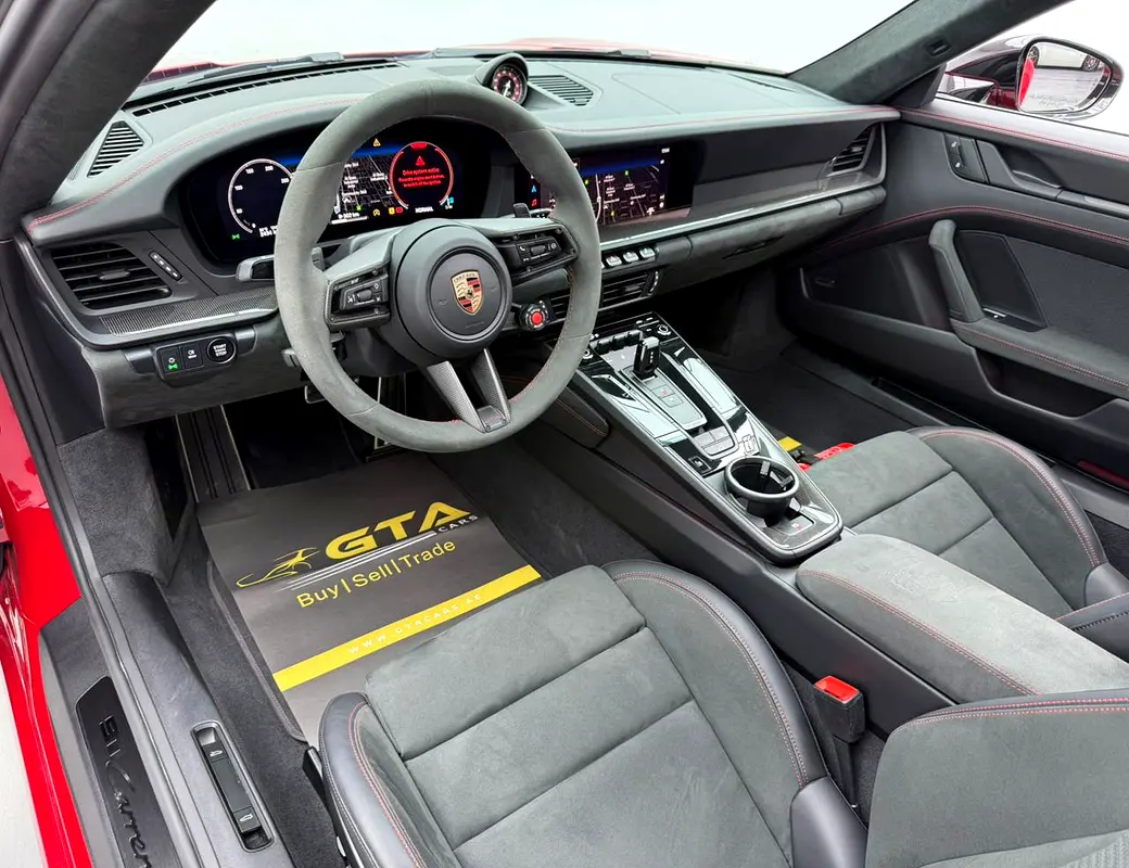 PORSCHE Carrera / 911 GTS 2025 - photo 10 - Import Émirats | International Cars
