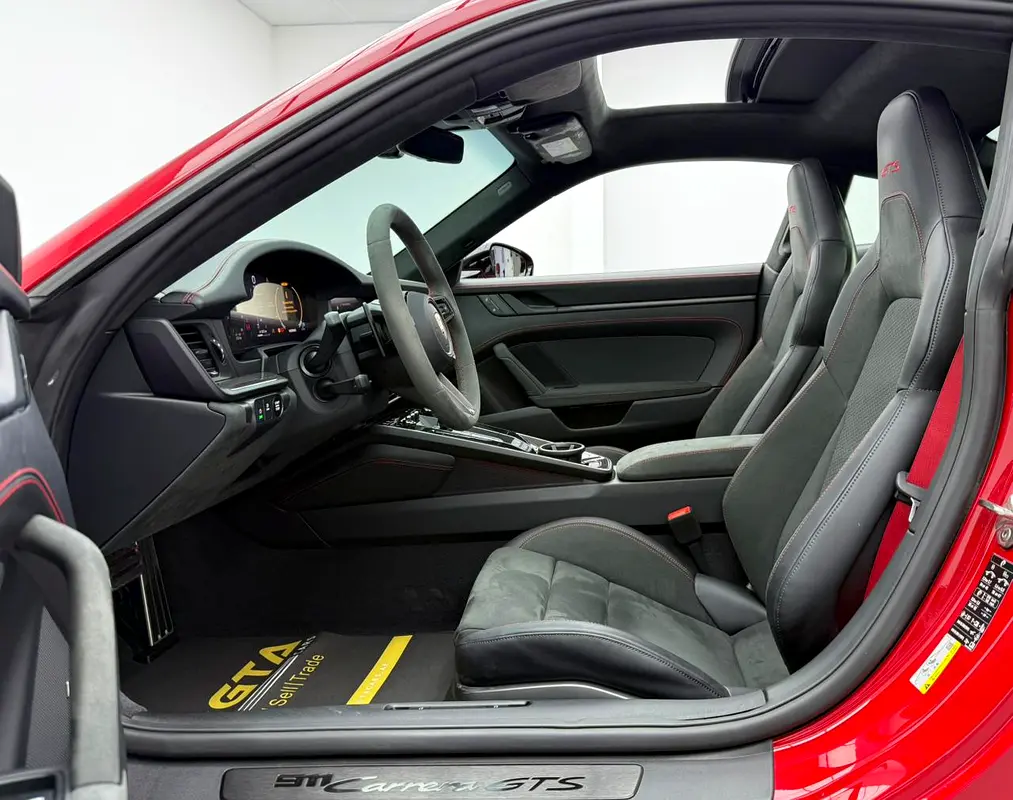 PORSCHE Carrera / 911 GTS 2025 - photo 8 - Import Émirats | International Cars