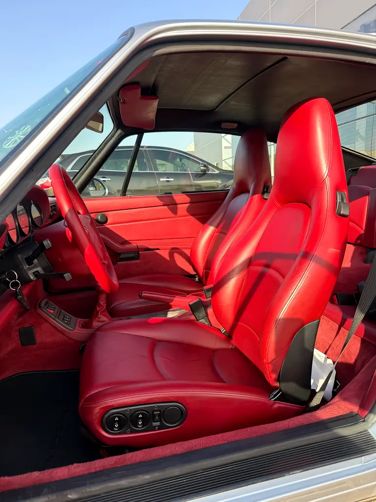 PORSCHE Carrera / 911 Carrera 2 1994 - photo 10 - Import Émirats | International Cars