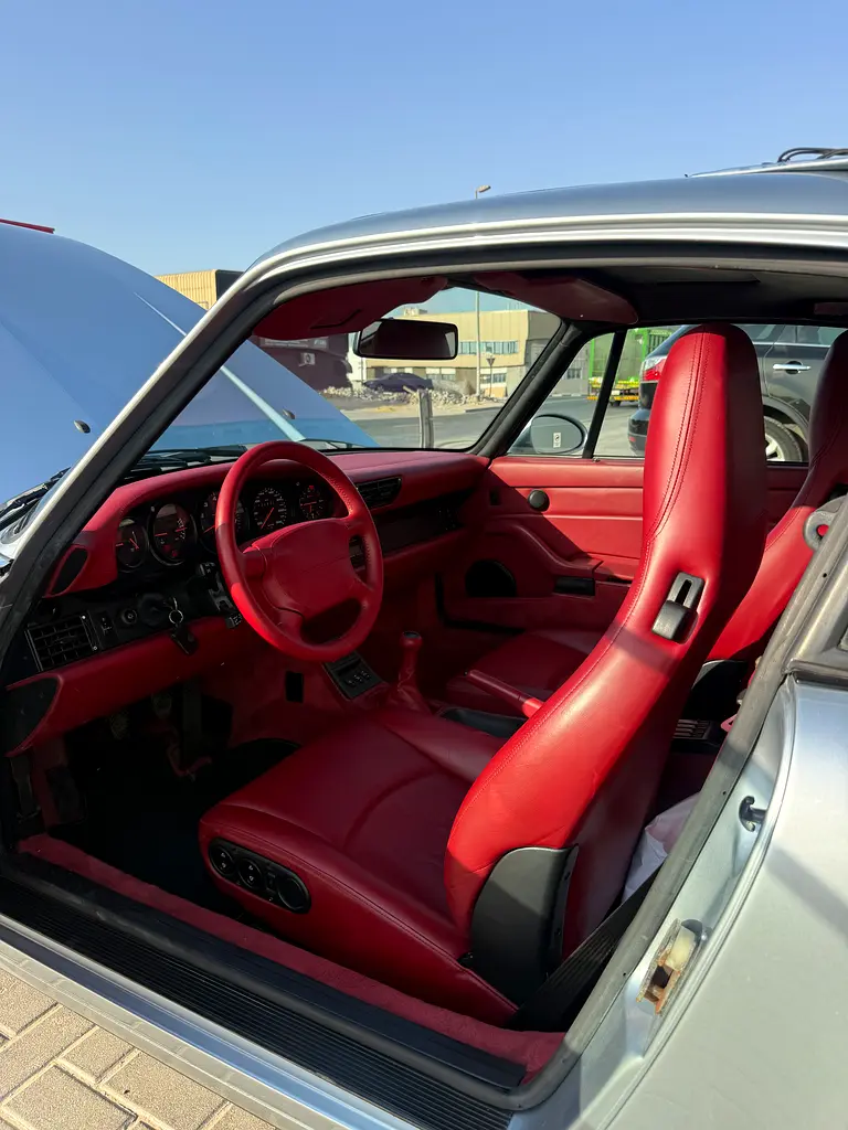 PORSCHE Carrera / 911 Carrera 2 1994 - photo 9 - Import Émirats | International Cars