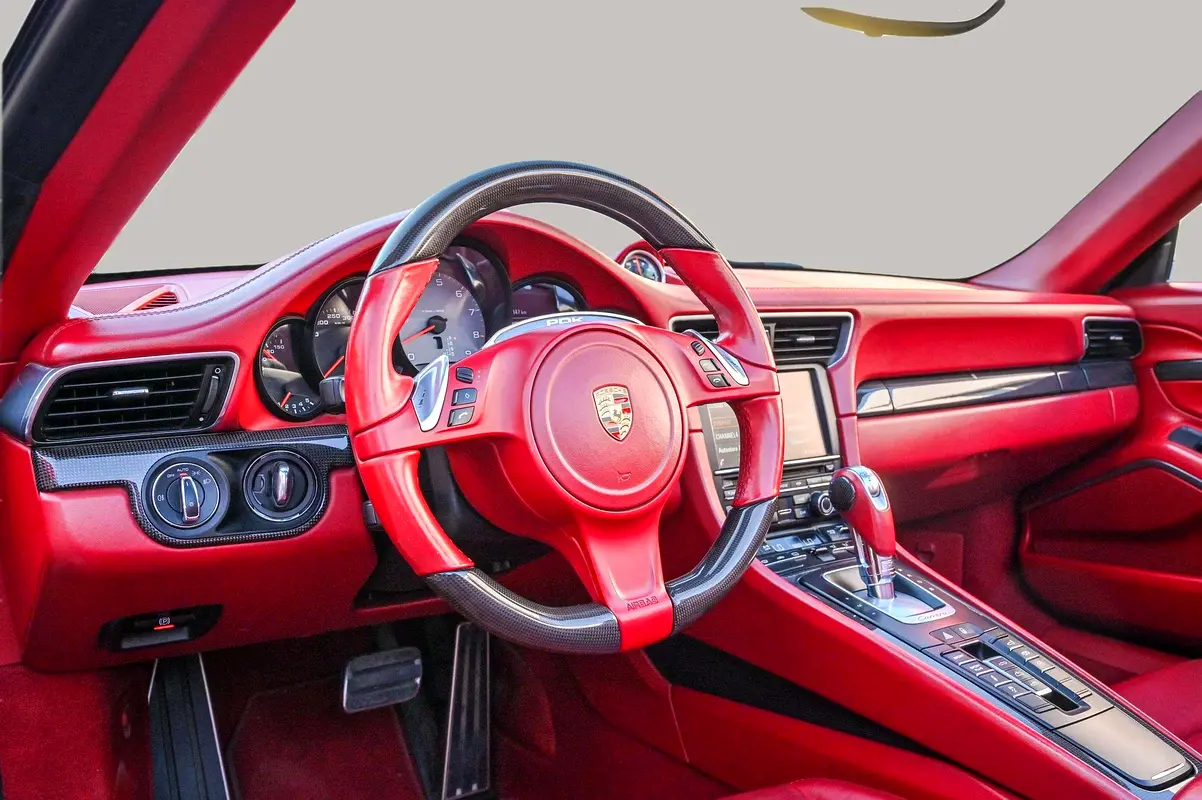 PORSCHE Carrera / 911 Carrera S 2015 - photo 10 - Import Émirats | International Cars