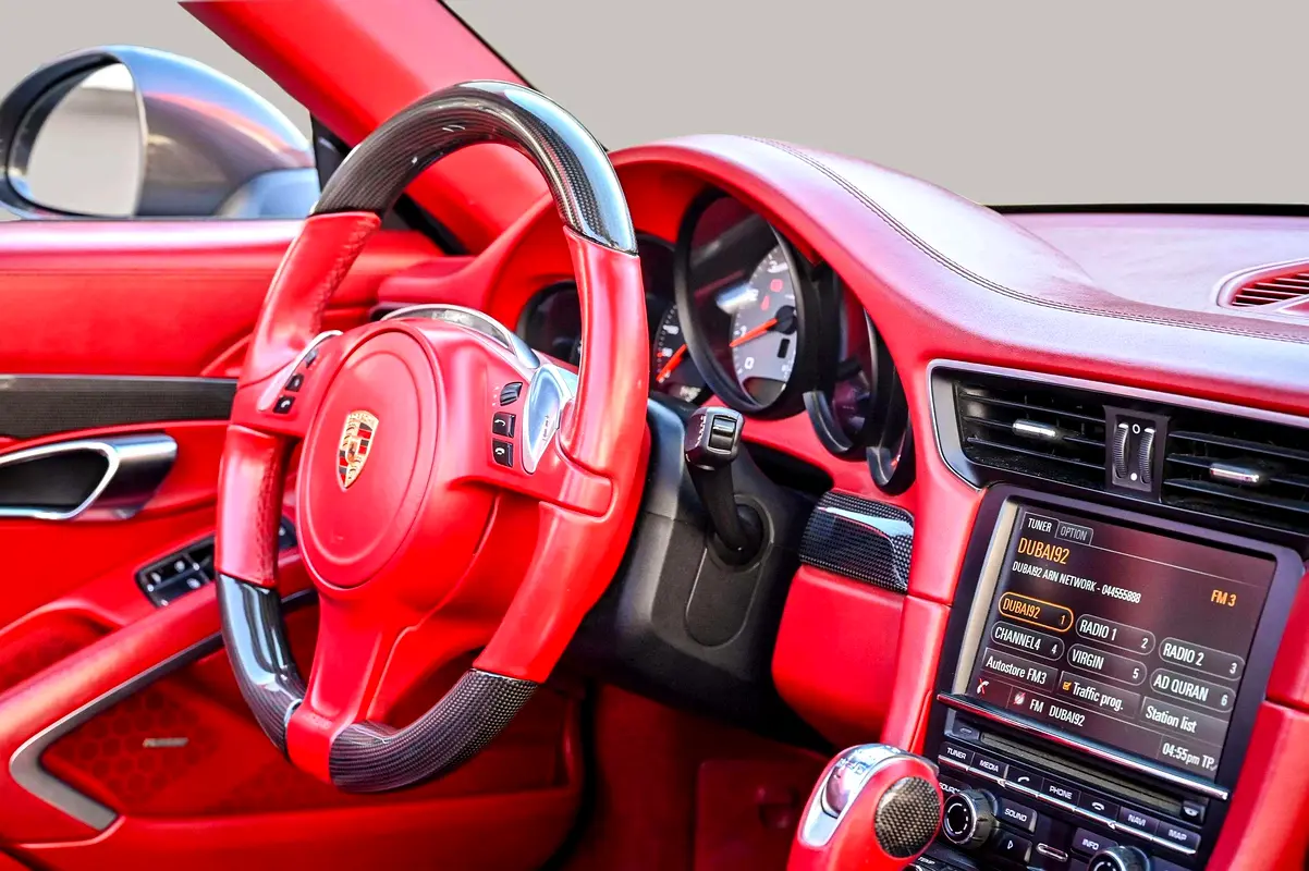 PORSCHE Carrera / 911 Carrera S 2015 - photo 11 - Import Émirats | International Cars