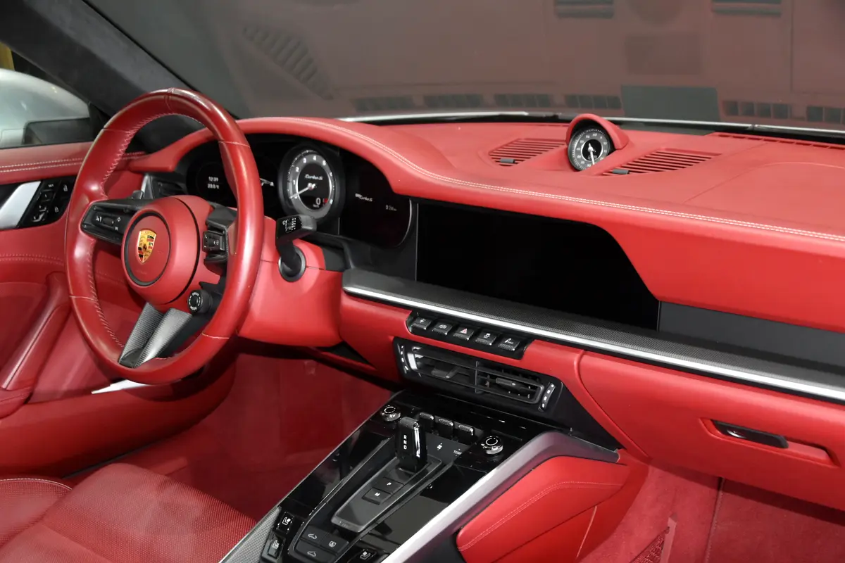 PORSCHE Carrera / 911 Turbo S 2021 - photo 10 - Import Émirats | International Cars