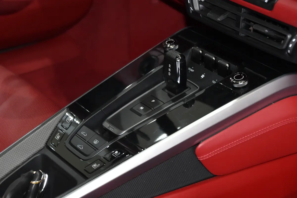 PORSCHE Carrera / 911 Turbo S 2021 - photo 12 - Import Émirats | International Cars