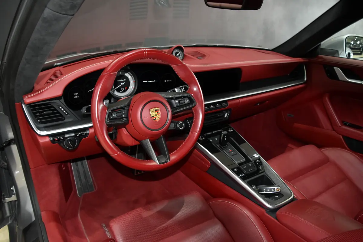 PORSCHE Carrera / 911 Turbo S 2021 - photo 9 - Import Émirats | International Cars