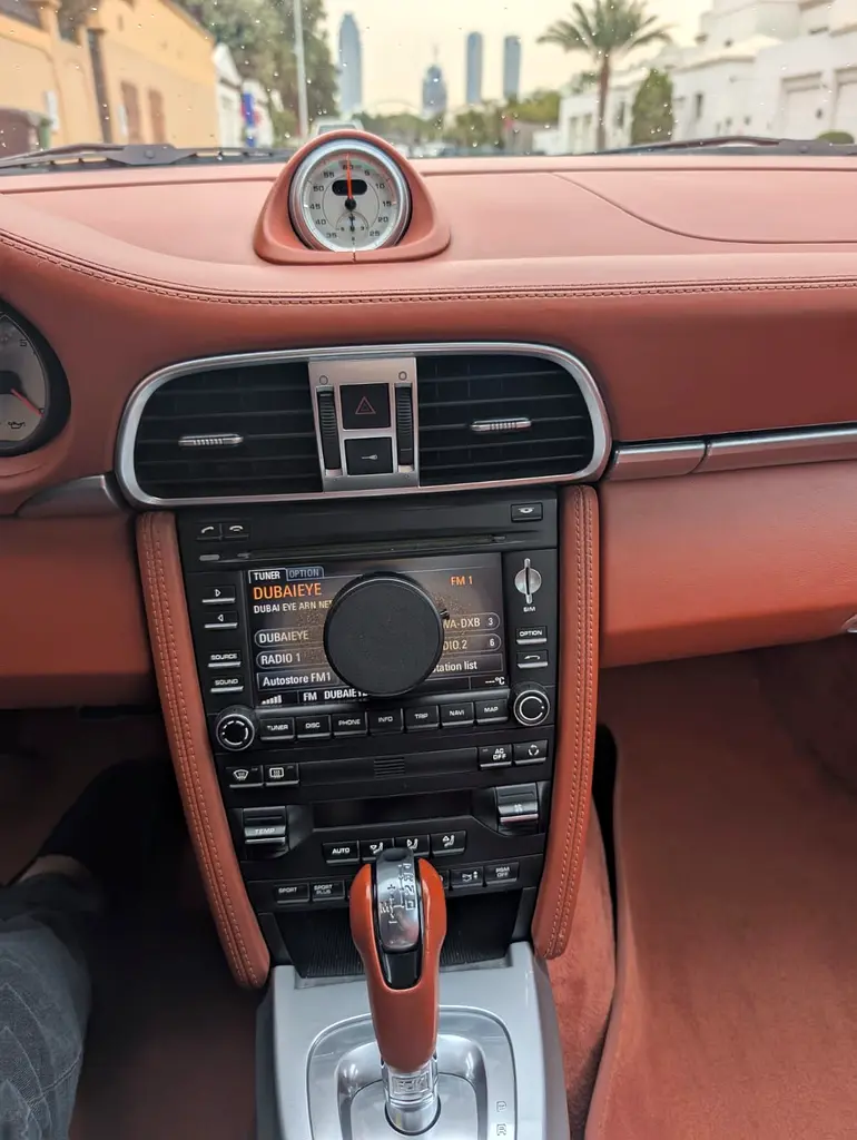 PORSCHE Carrera / 911 Carrera S 2011 - photo 8 - Import Émirats | International Cars