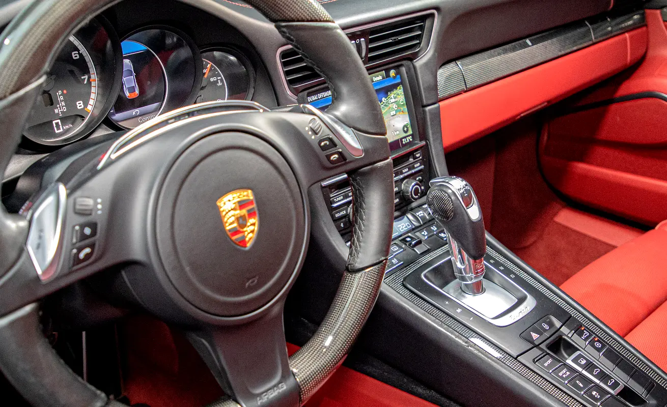 PORSCHE Carrera / 911 Turbo 2016 - photo 10 - Import Émirats | International Cars