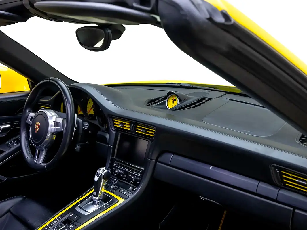 PORSCHE Carrera / 911 GTS 2015 - photo 10 - Import Émirats | International Cars