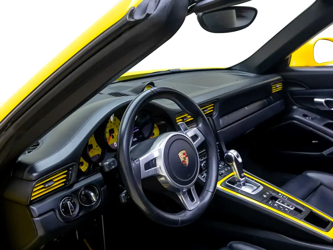PORSCHE Carrera / 911 GTS 2015 - photo 8 - Import Émirats | International Cars