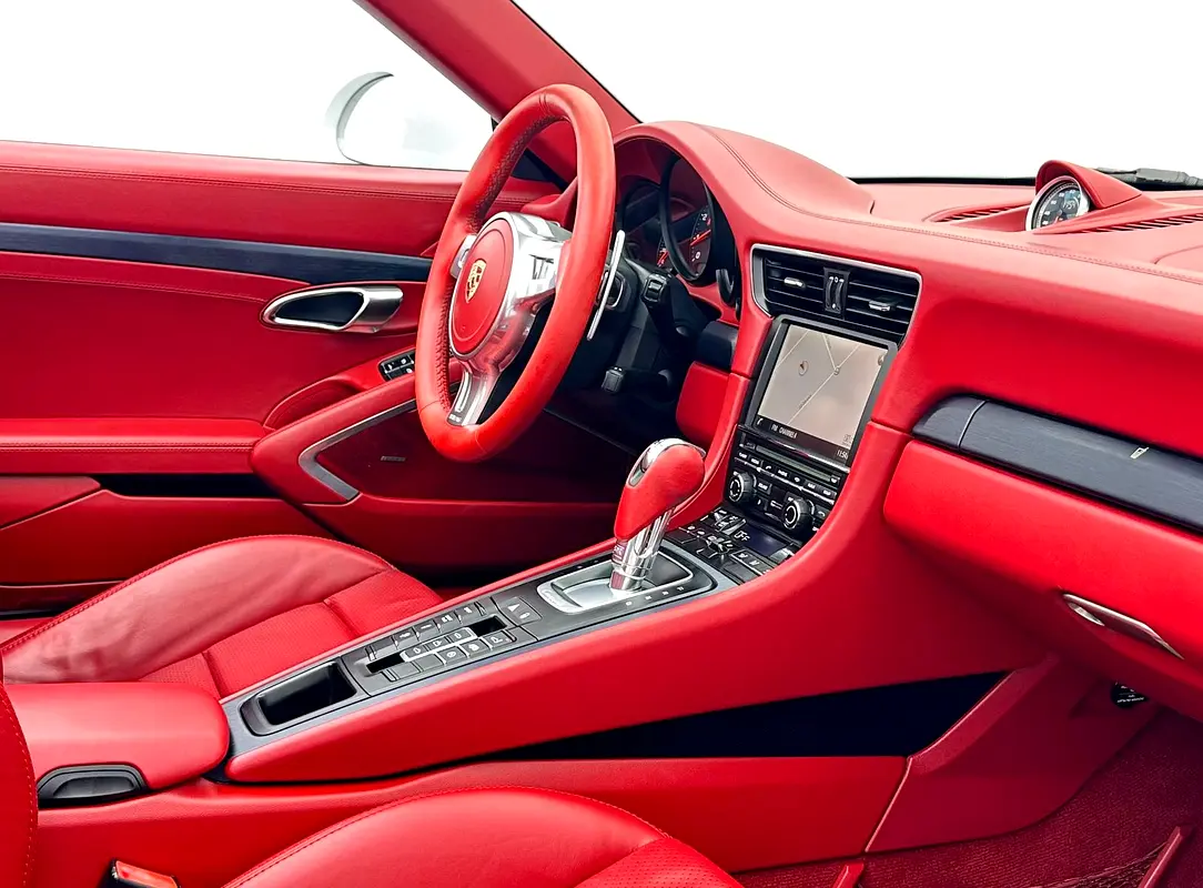 PORSCHE Carrera / 911 4 GTS 2015 - photo 10 - Import Émirats | International Cars