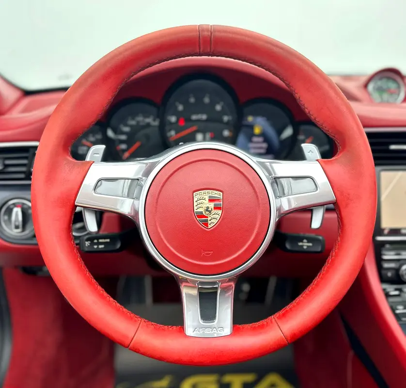 PORSCHE Carrera / 911 4 GTS 2015 - photo 8 - Import Émirats | International Cars