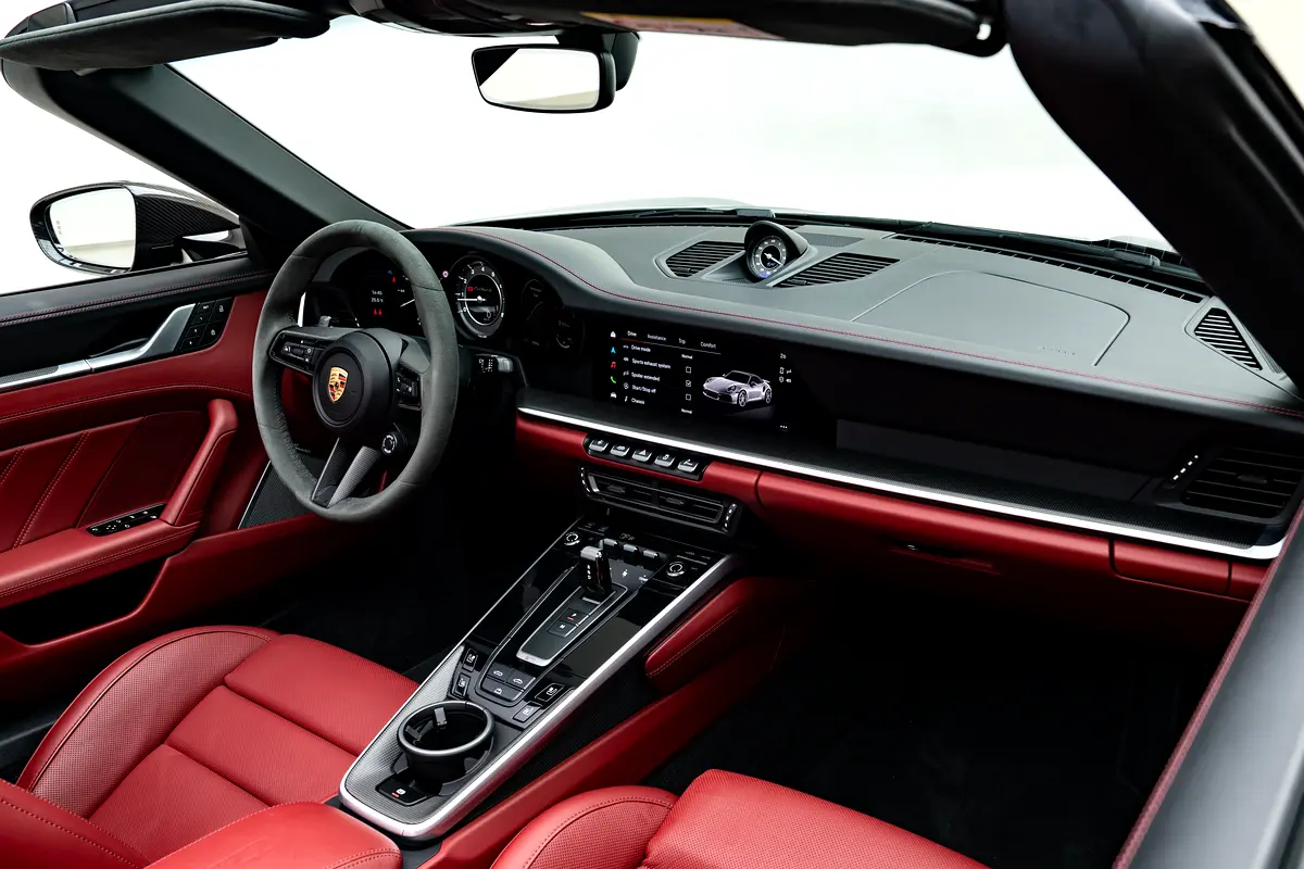 PORSCHE Carrera / 911 Turbo S 2024 - photo 9 - Import Émirats | International Cars