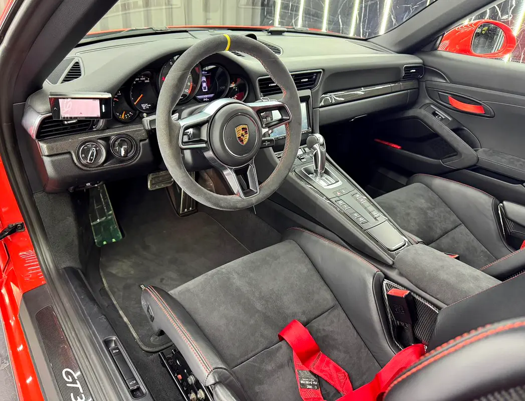 PORSCHE Carrera / 911 GT3 RS 2016 - photo 11 - Import Émirats | International Cars