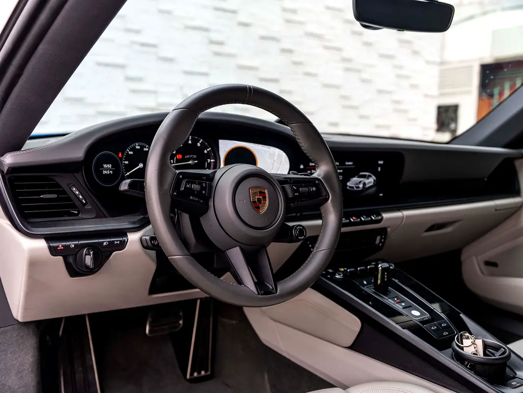 PORSCHE Carrera / 911 GTS 2023 - photo 10 - Import Émirats | International Cars