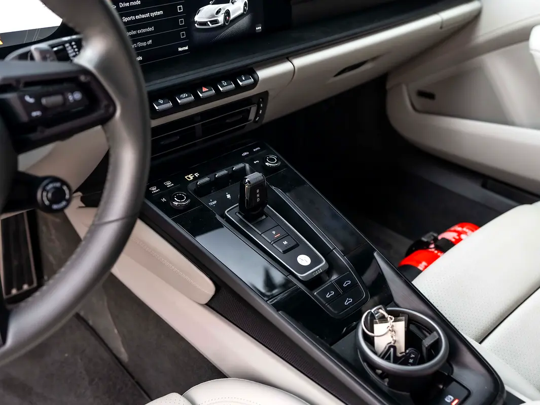 PORSCHE Carrera / 911 GTS 2023 - photo 11 - Import Émirats | International Cars