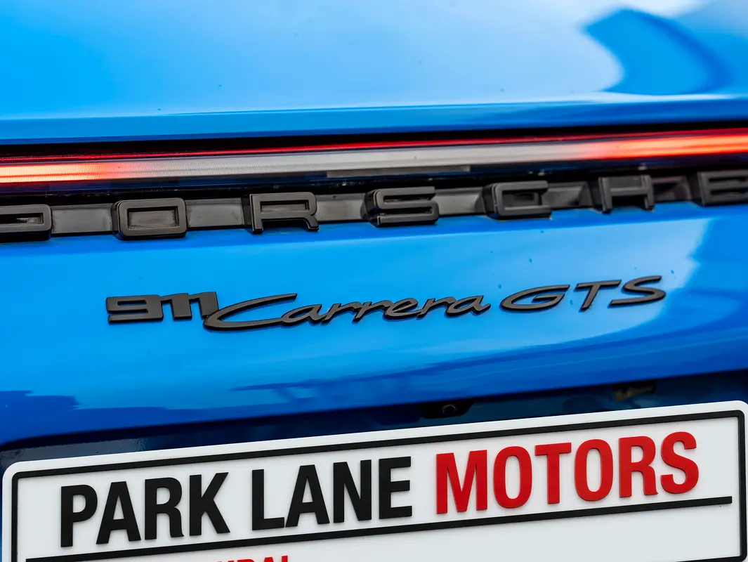 PORSCHE Carrera / 911 GTS 2023 - photo 9 - Import Émirats | International Cars