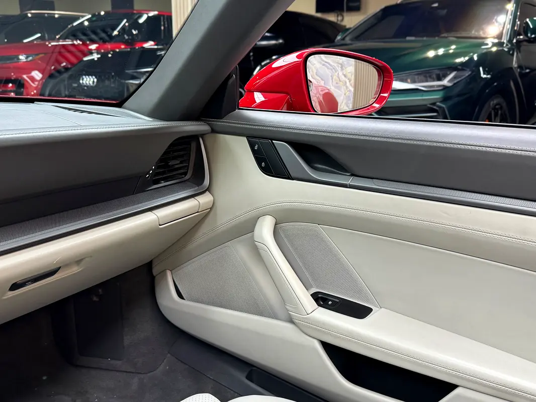 PORSCHE Carrera / 911 Carrera 4S 2022 - photo 9 - Import Émirats | International Cars