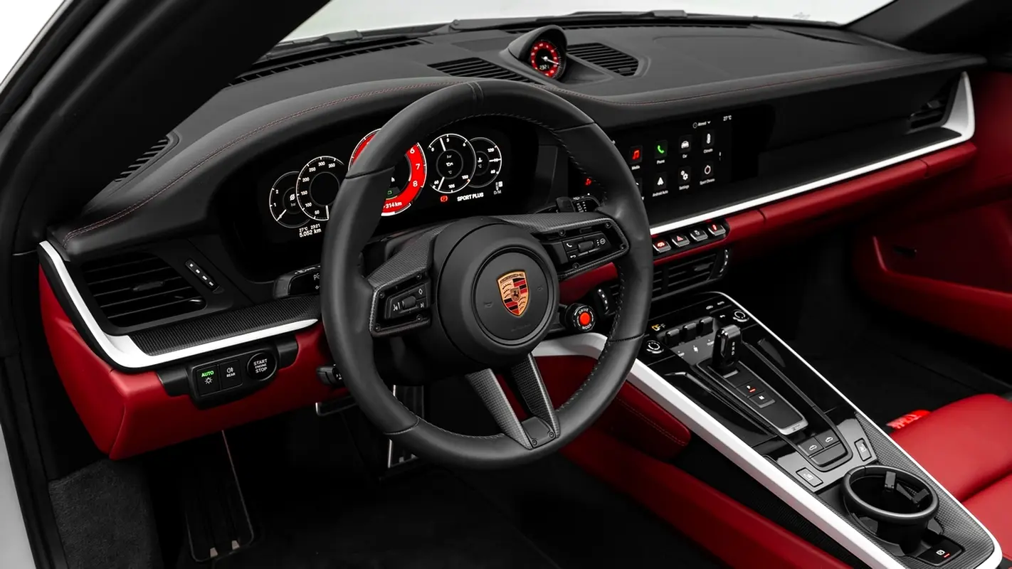 PORSCHE Carrera / 911 Targa 4 GTS 2026 - photo 8 - Import Émirats | International Cars