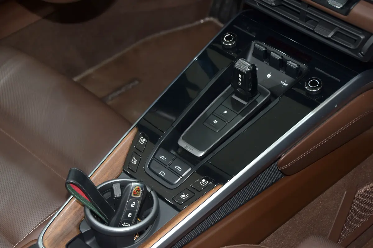 PORSCHE Carrera / 911 Turbo 2021 - photo 12 - Import Émirats | International Cars