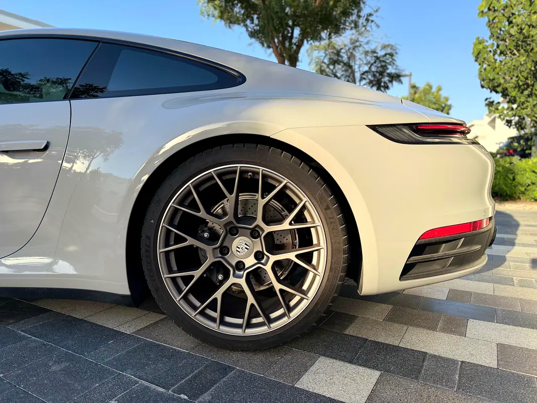 PORSCHE Carrera / 911 2024 - photo 5 - Import Émirats | International Cars