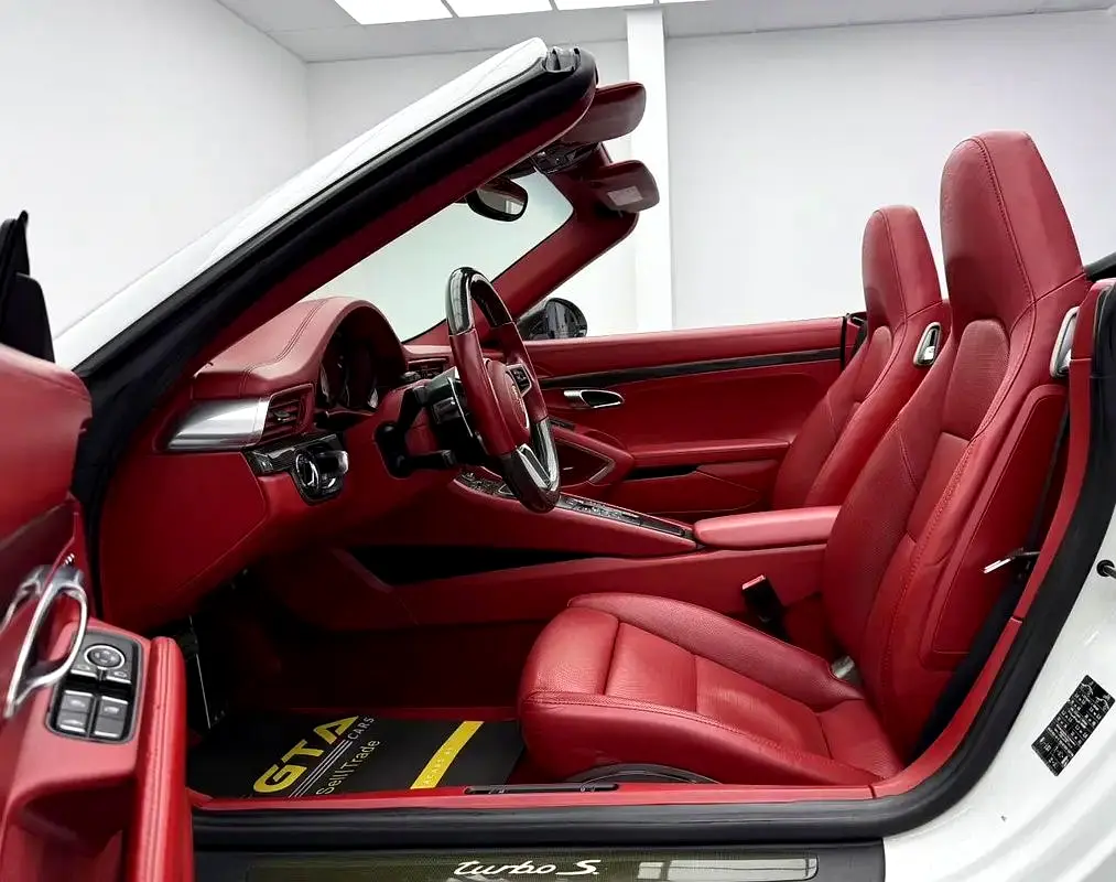 PORSCHE Carrera / 911 Turbo S 2015 - photo 12 - Import Émirats | International Cars